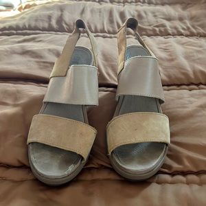 Joan of Arctic Wedge Sandal size 8